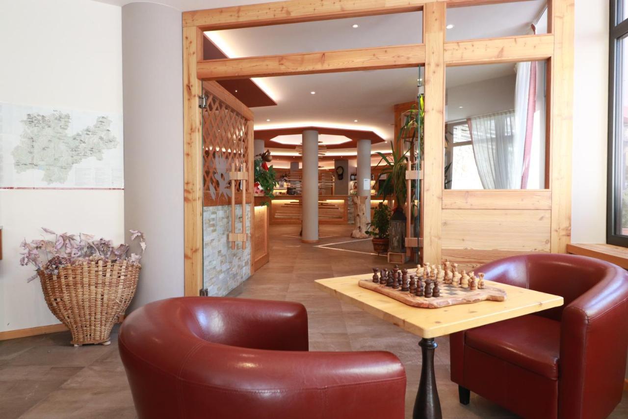 Alpen Garten Hotel Margherita Rumo ภายนอก รูปภาพ