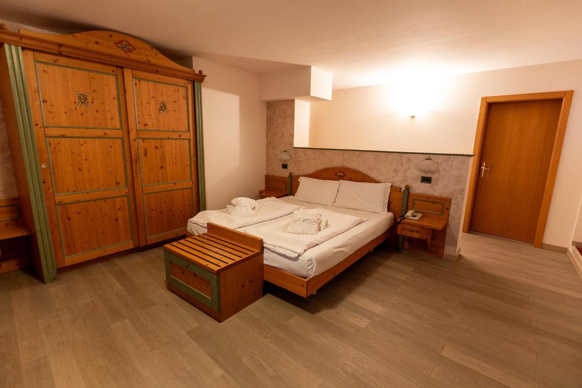 Alpen Garten Hotel Margherita Rumo ภายนอก รูปภาพ