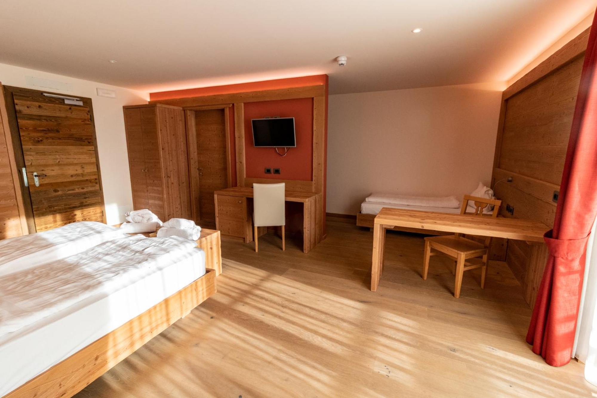 Alpen Garten Hotel Margherita Rumo ภายนอก รูปภาพ